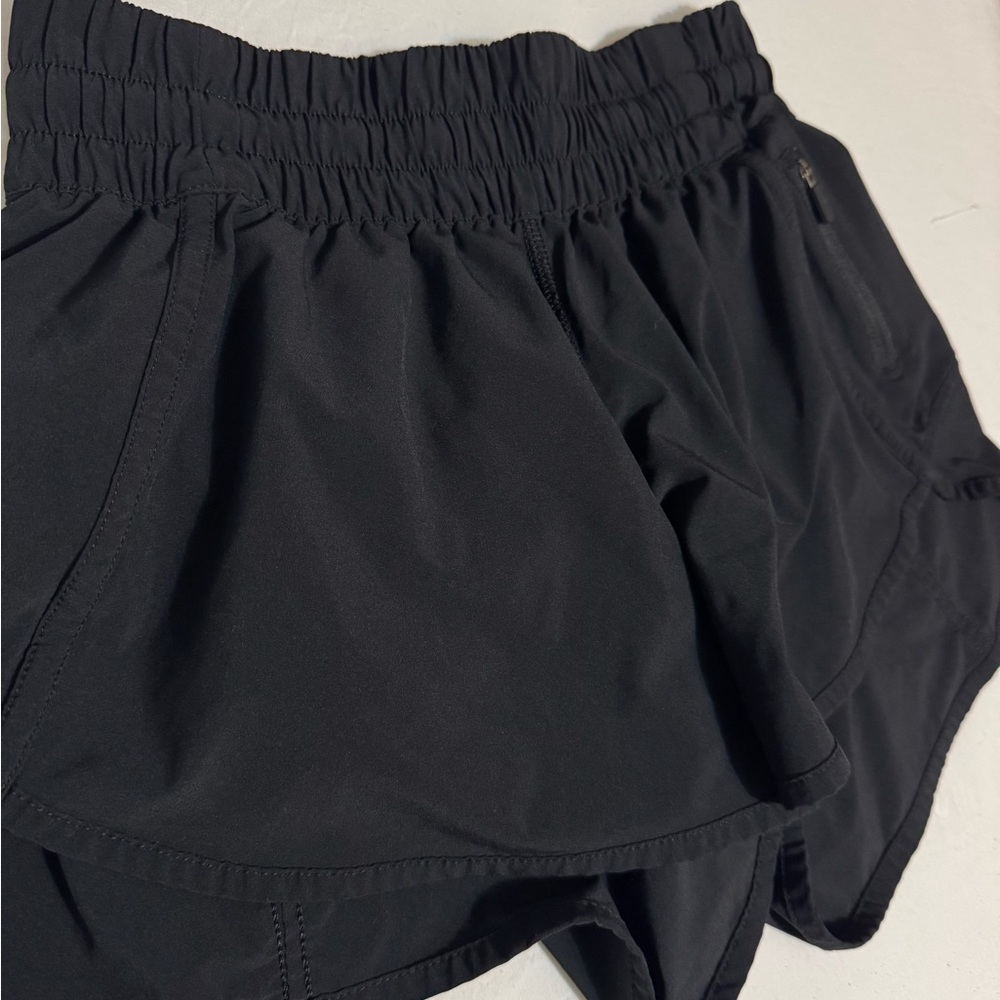 Lululemon Black Low-Rise Tracker Shorts - Picture 9 of 11